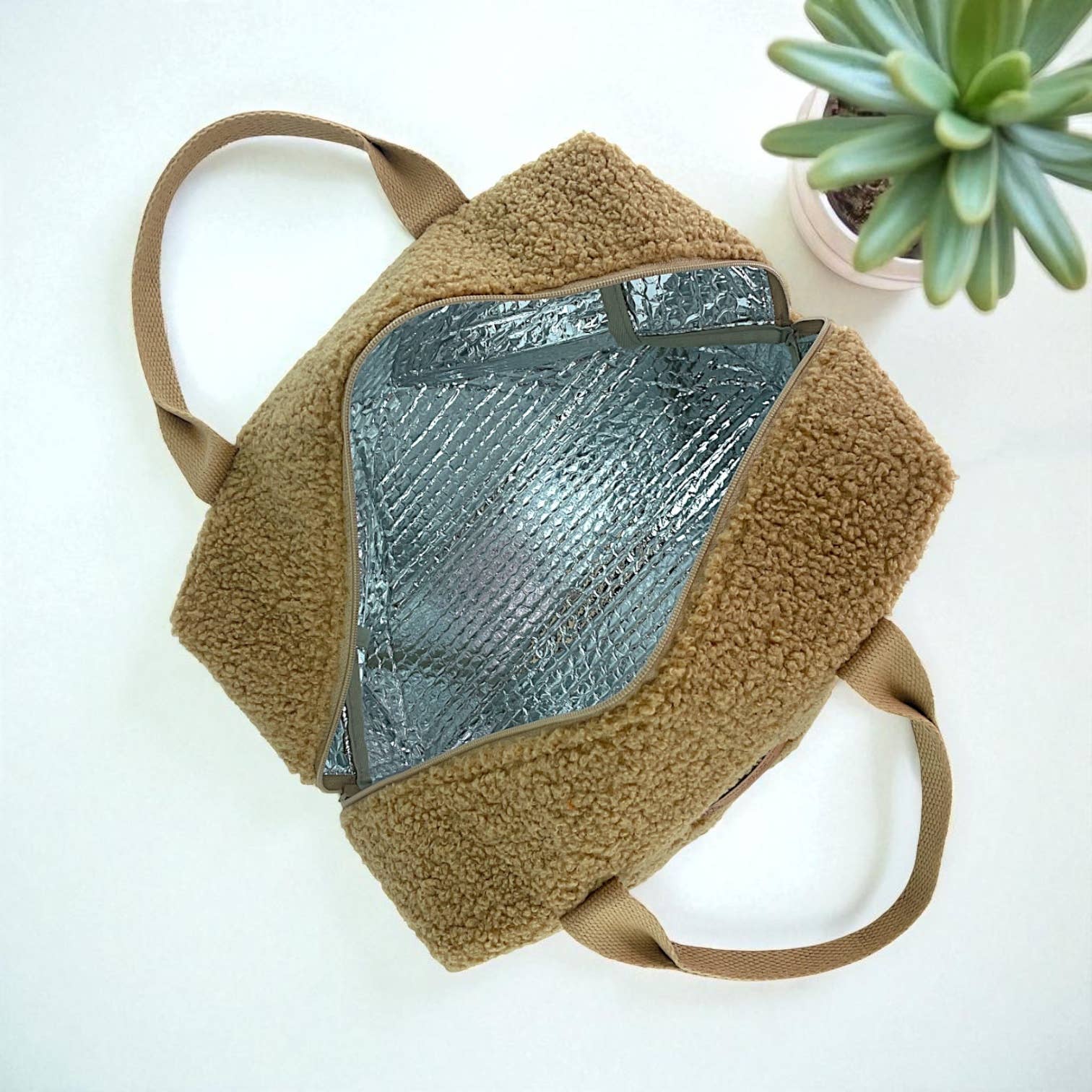 Emmanuel Création - Wholesale Lunch Bag/Box - Ice cube M insulated bag, "Bouclette" camel2