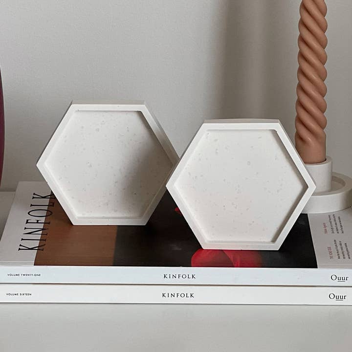 Hexagon Jesmonite Bricka: Skandinavisk Heminredning för wholesale av Estelle Studio