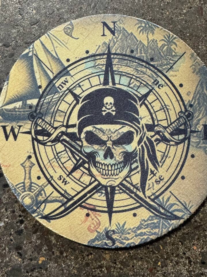 Dessous de verre en néoprène pirate - durables et légers, 4 pièces pour la vente par Zombie Paws