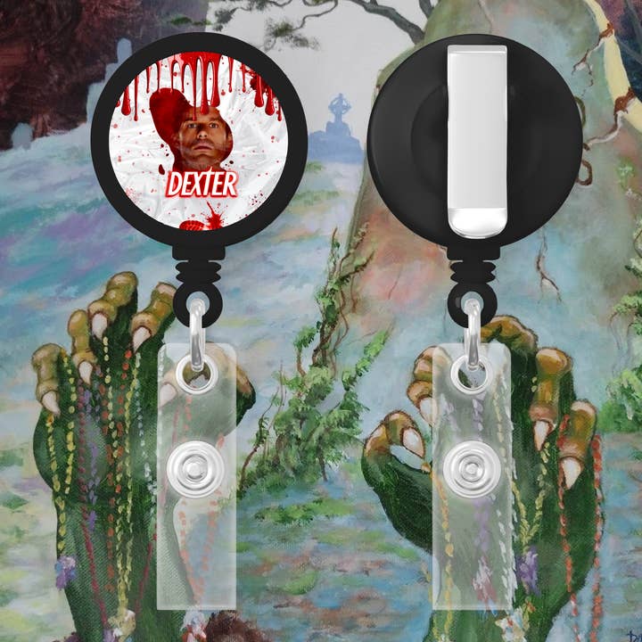 Enrouleur de badge Dexter pour la vente par Graveyard Offerings