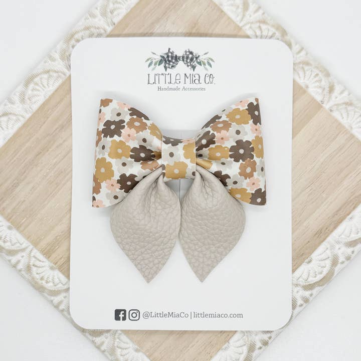 Retro-Blumen-Marie-Clip für den Großhandel von Little Mia Co.