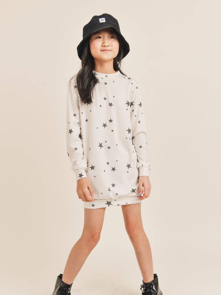 Tween City Of Stars L/S Klänning: SVART VIT för wholesale av Sadie & Sage