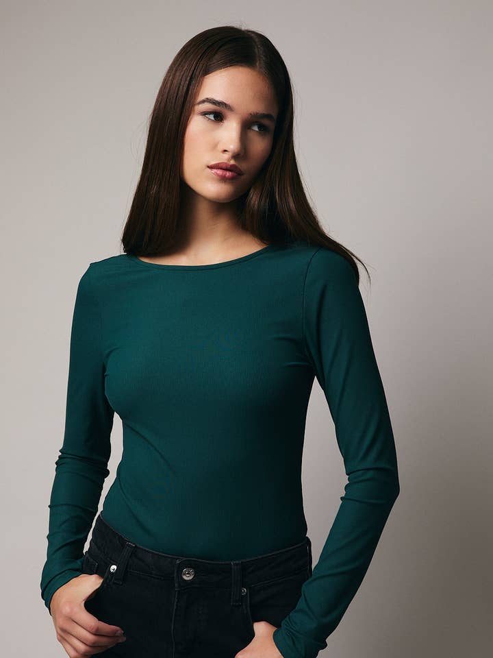 BODY À MANCHES LONGUES COL BATEAU DOS OUVERT ADAPTÉ AU PORT D'UN SOUTIEN-GORGE pour la vente par Sunday Edition