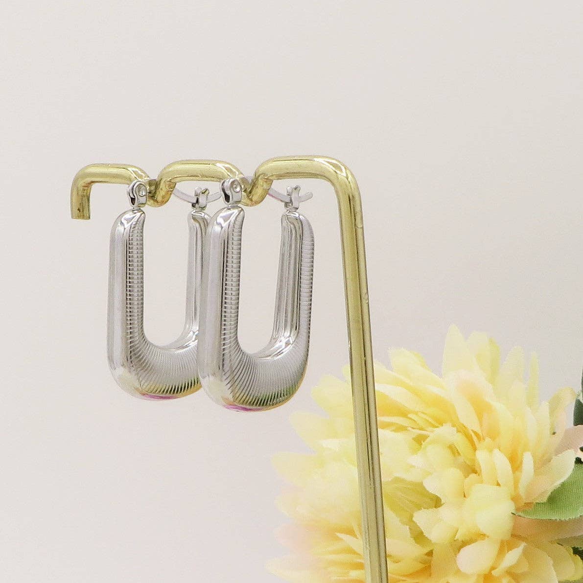 Daemon srls – wholesale Hoop-örhängen – CASSANDRA fyrkantiga hoops ~ Örhängen i ROSTFRITT STÅL3