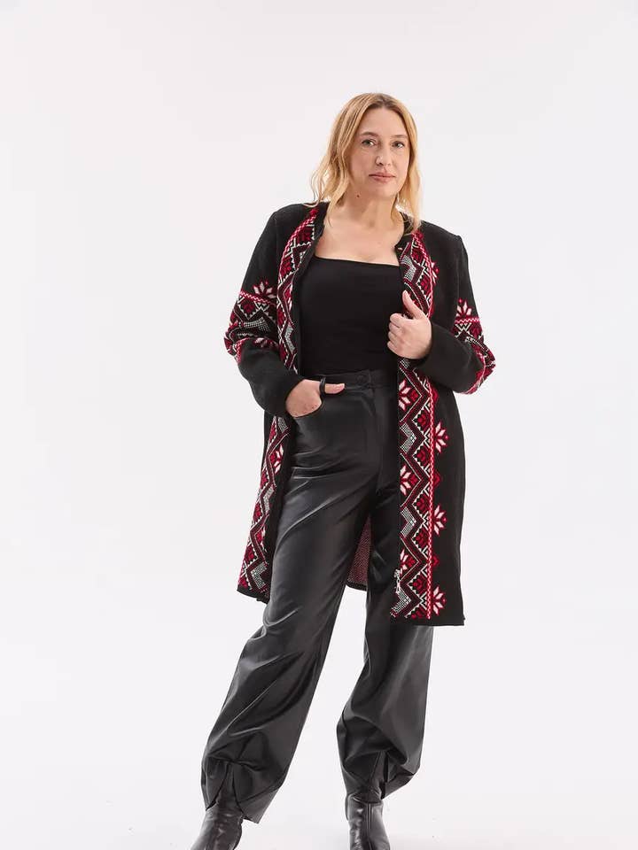 Cardigã de Malha Aconchegante para Mulher com Motivos Étnicos por atacado de Handmade Originals Ukraine