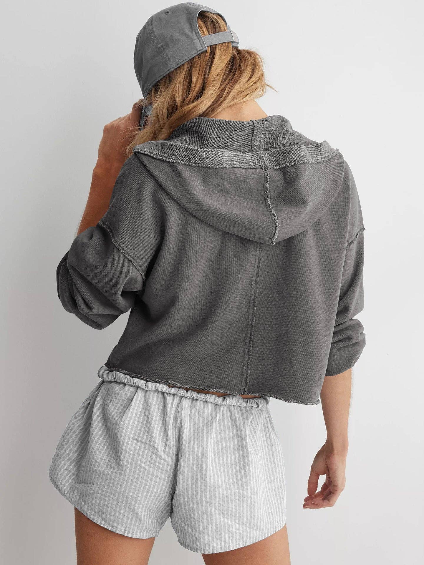 Suhkasana - Vente Sweat à capuche – femme - Pull décontracté beige à capuche, col en V, manches longues, coupe ample.19