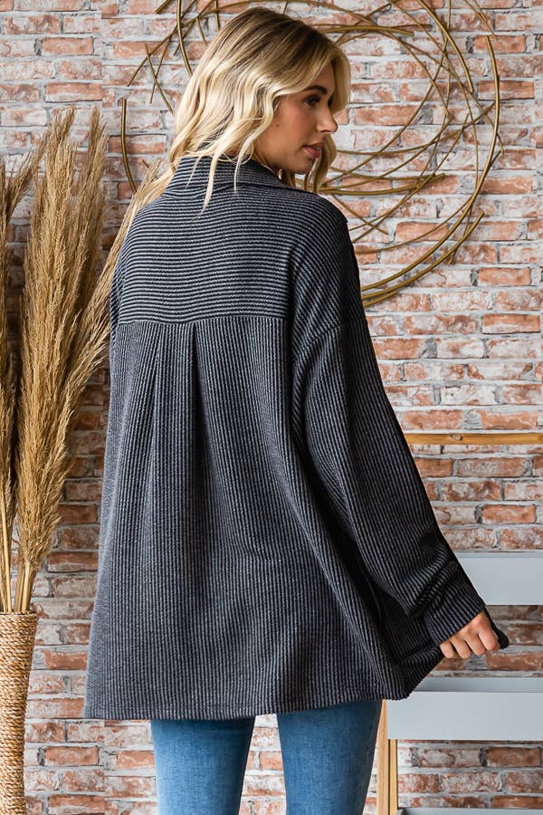 7th Ray – Großhandel Hemdjacke/Shacket – Damen – Solide Rippe Knopfleiste Seitentaschen Langarm Shacket T525627