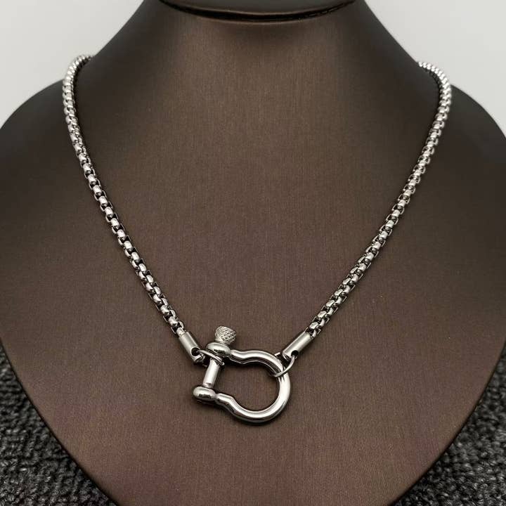 Mio Queena - Wholesale Pendant/Charm Necklace - 18K Golden S.Steel Horseshoe Buckle Charm Necklace - FGS