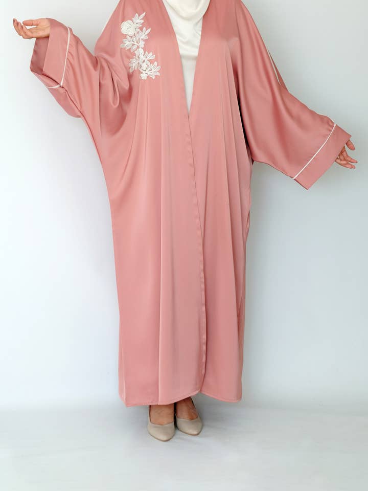 SAIS Fashion – Engroshandel Kaftan - Dame – 2-delt abaya med sommerfugleærmer i pink og pistacie