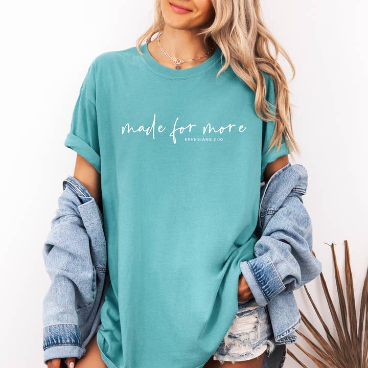 Lavede til mere kristen T-shirt - Grafisk T-shirt - Efterårs T-shirt for engroshandel hos Wholehearted Motherhood and Co.