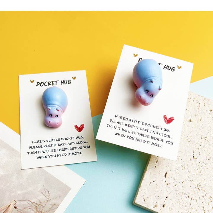 Taphug - câlin de poche mignon hippopotame souriant soutien émotionnel pour la vente par Magia Design