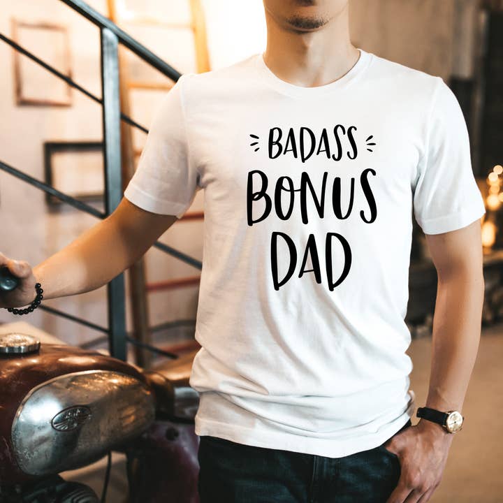 Zoe Creative Co - Vente T-shirt sérigraphié – homme - T-shirt Badass Bonus Dad Tee-shirt Fête des Pères Stepfather