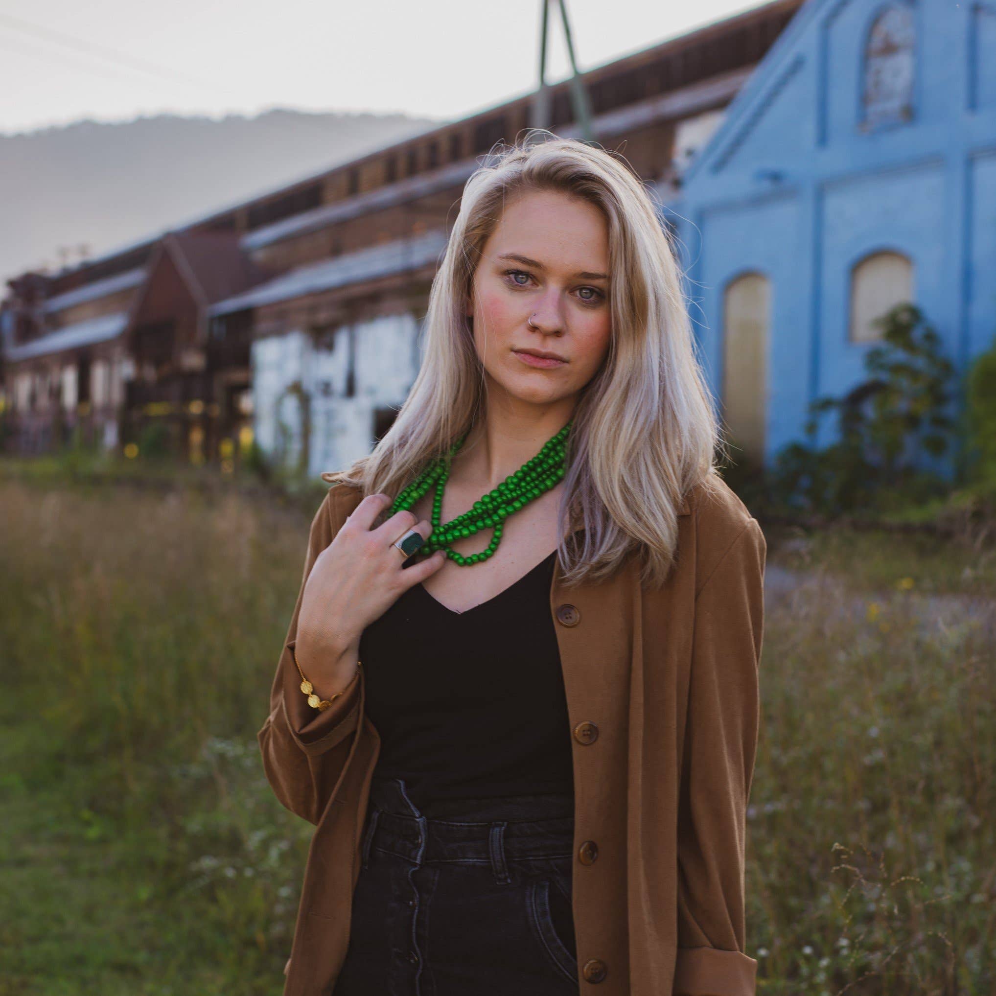 Dekko Trading - Wholesale Beaded/Pearl Necklace - Bone Bead Necklace with Horn Clasp0