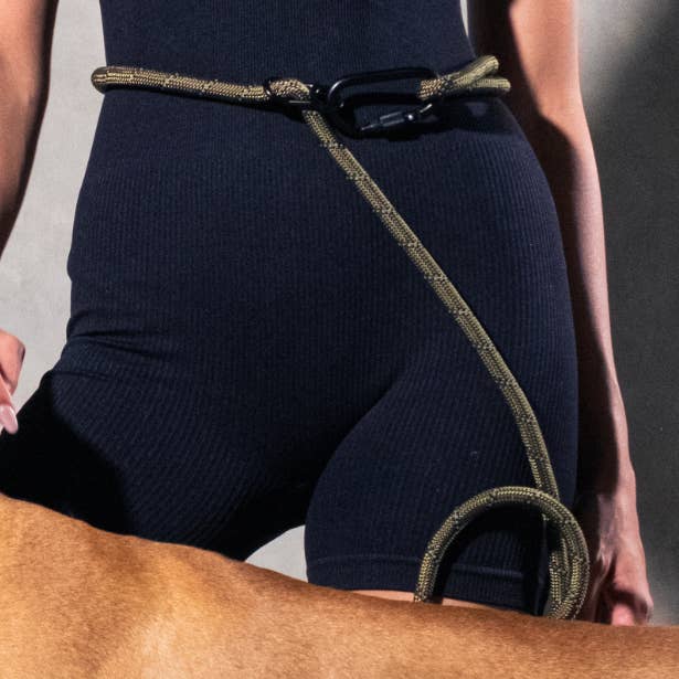 Laisse pour chien mains libres vert armée pour la course pour la vente par Runners Essentials by Without Limits