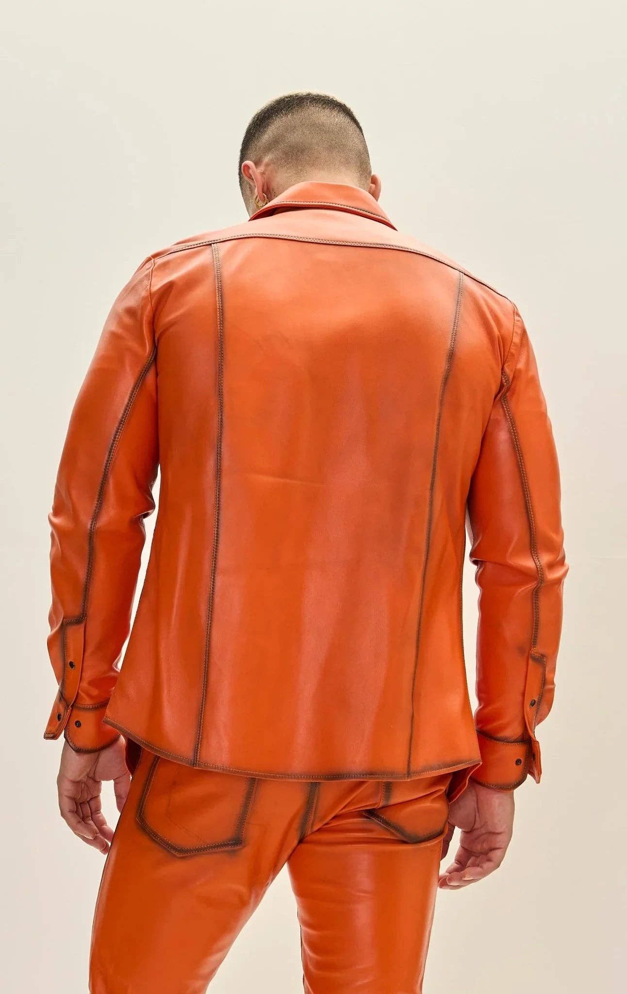 TINTA ARANCIONE Camicia da uomo in vera pelle di agnello color arancio in vendita all'ingrosso su Faire5