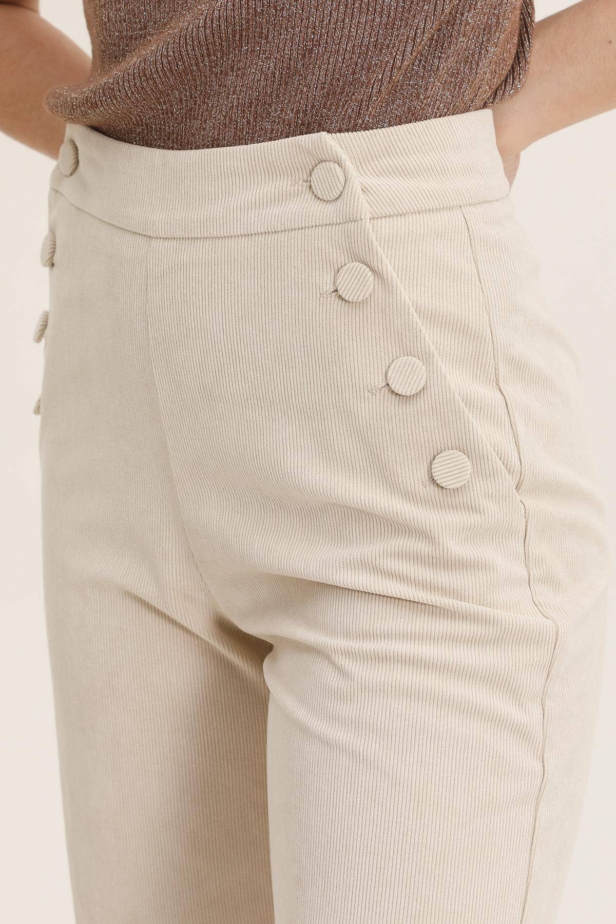 LULUMARY – Großhandel Trainings-/Jogginghose – Damen – Cordhosen P946 mit weitem Schnitt und hoher Taille10