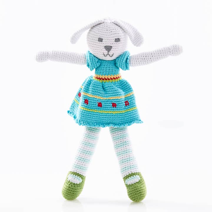 Stort hæklet fyldt/plyslegetøj - Bunny Girl Doll for engroshandel hos Storytelling Products by Mark Hachmann Consulthink UG