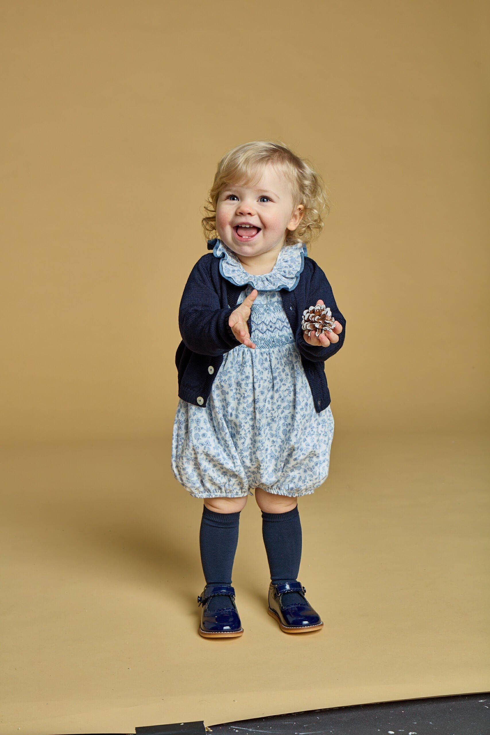 Kidiwi handmade - Venta al por mayor Peto - Bebés - Anthéa, pelele con smock, estampado Blue garden3