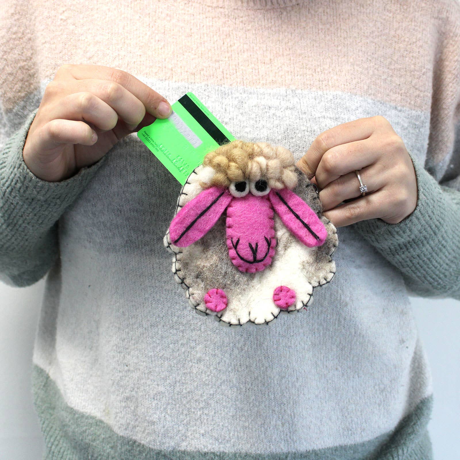 AW Artisan - Wholesale Coin Purse - Unisex - Natural Felt Purse (surt) - Happy Sheep7