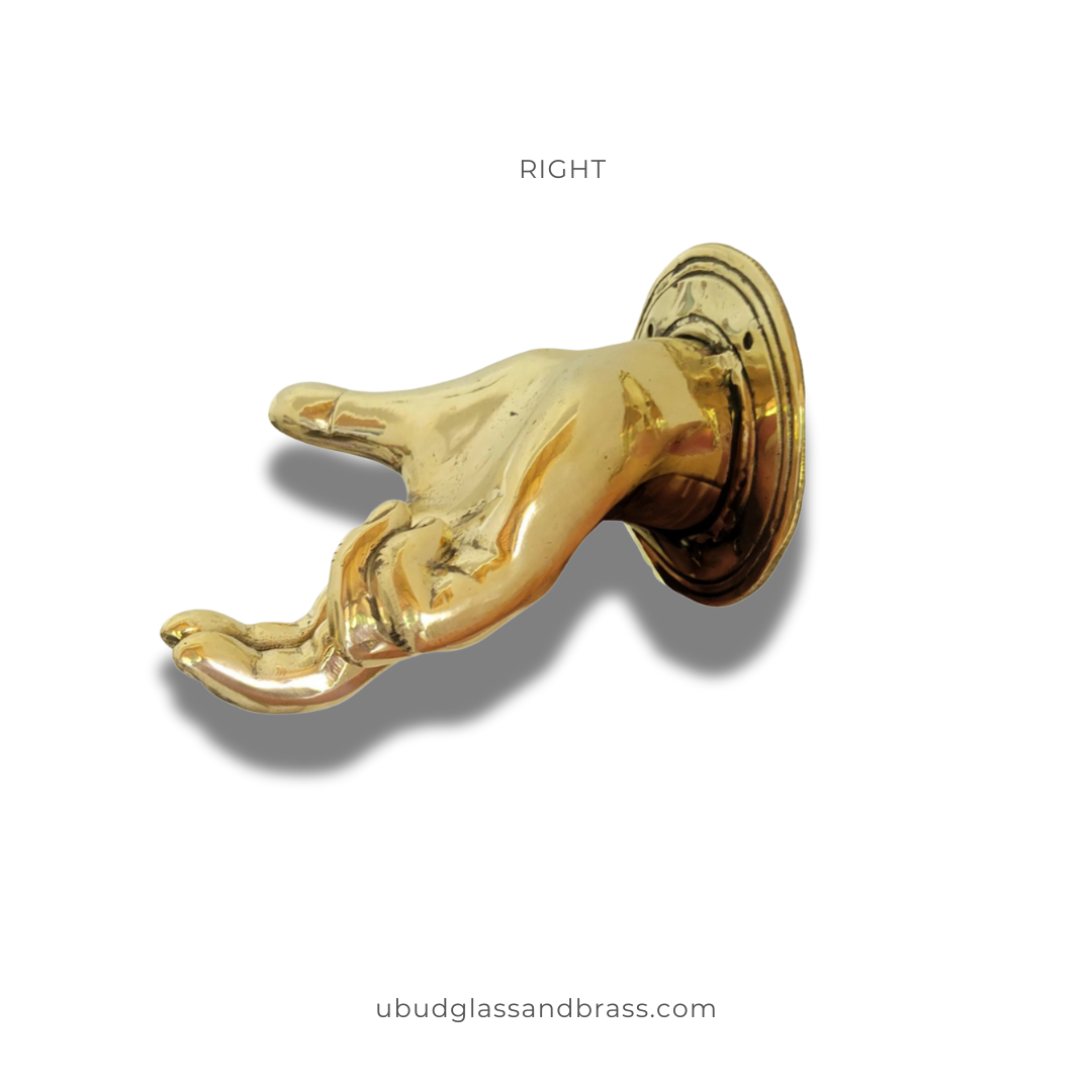 Ubud Glass – wholesale Skulptur – Stor massiv mässingshand med fingergest väggkrok - Tuff heminredning1