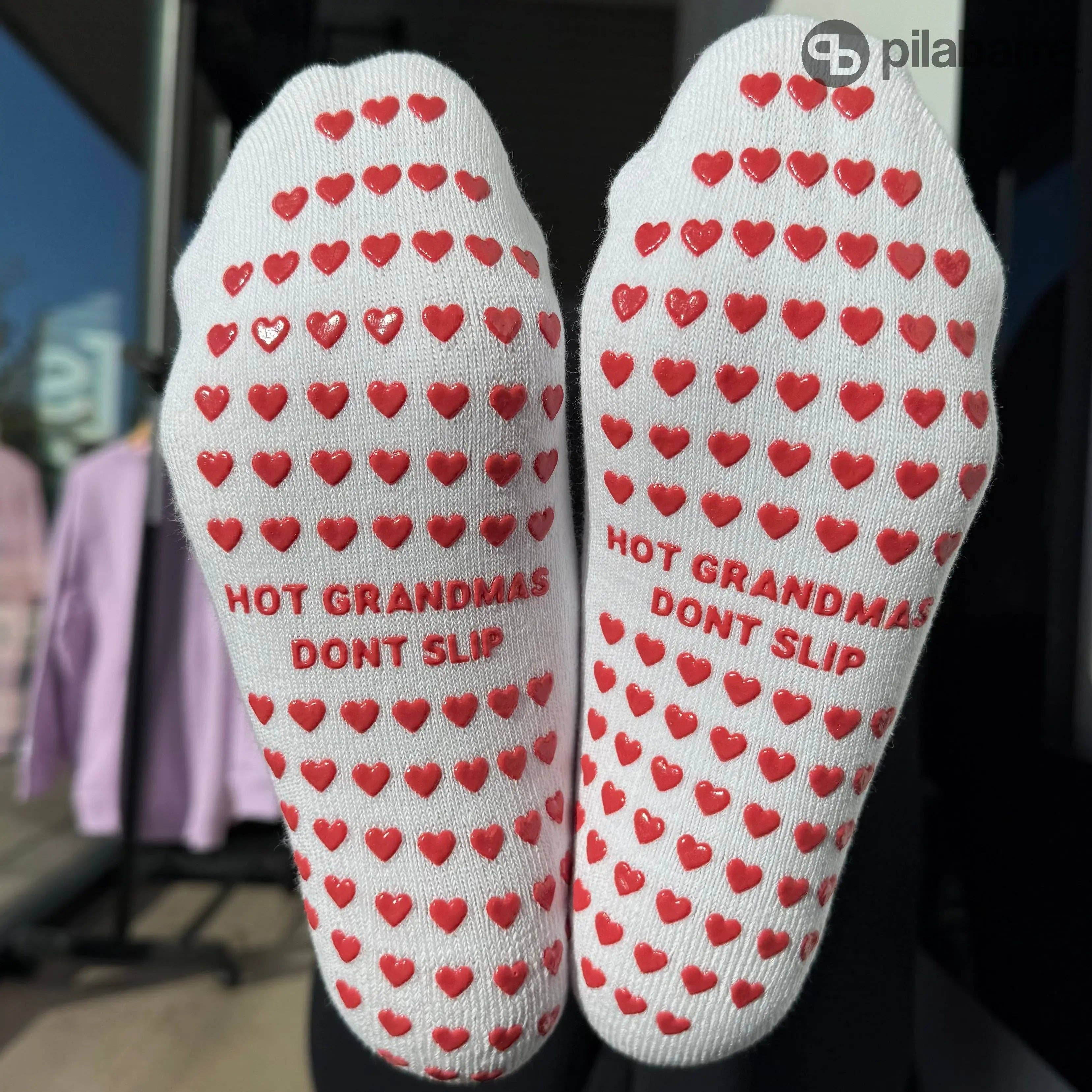 Pilabarre - Venta al por mayor Calcetines - Mujer - Calcetines antideslizantes "Las abuelas sexis no resbalan" - Blanco/Rojo0