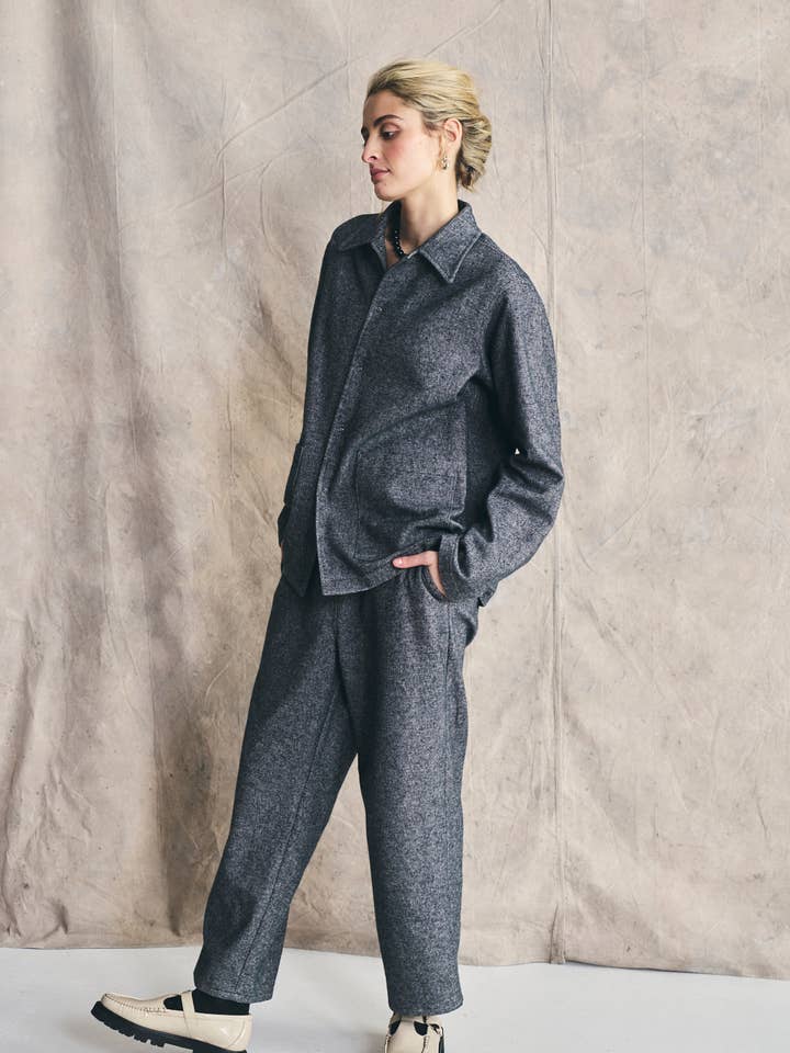 Cropped-Hose für den Großhandel von Devlyn van Loon