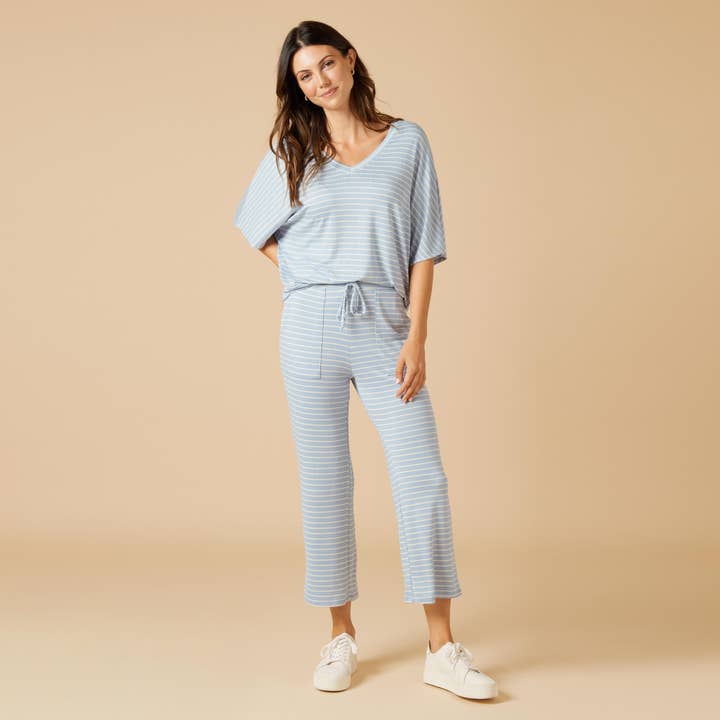 Set lounge Capri con scollo a V Dream – Morbido e confortevole in 2 pezzi per la vendita all'ingrosso da parte di Softies