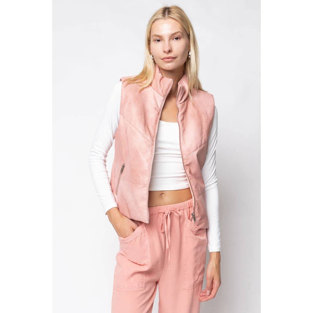 Naked Zebra - Vente Veste sans manches – femme - Gilet rembourré en cuir végétalien avec fermeture éclair sur le devant1