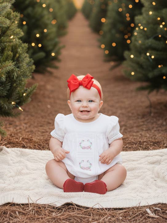 PRÉCOMMANDE - Bulle Héritage Blanche de Noël Pemberley Brodée à la Main pour la vente par Posh Pickle