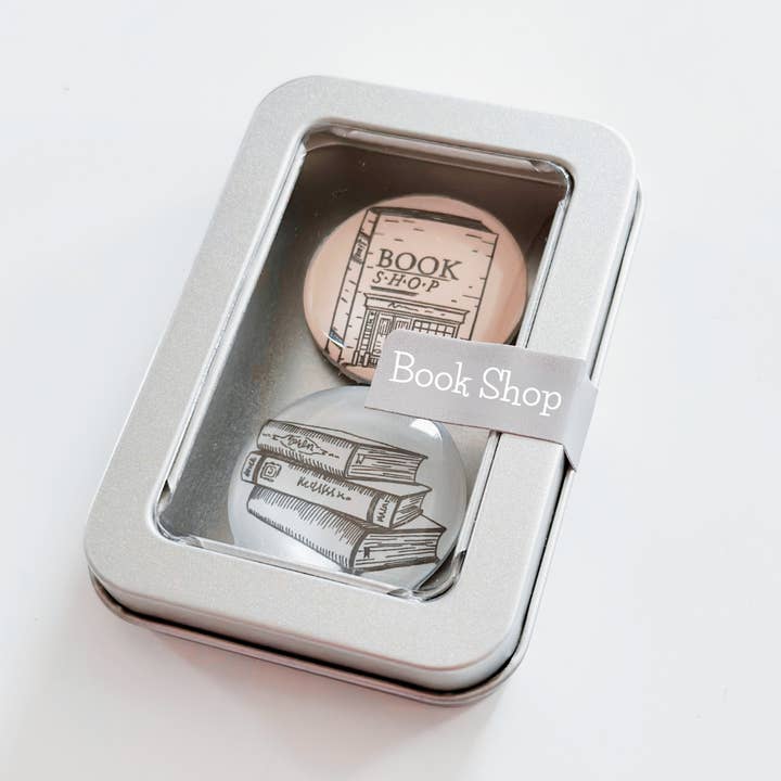 So Thoughtful Gifts - Wholesale Magneet - Boekwinkel Blikset met glazen magneet 1