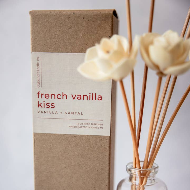 Diffuseur à roseaux French Vanilla Kiss pour la vente par Dogkind Candle Co