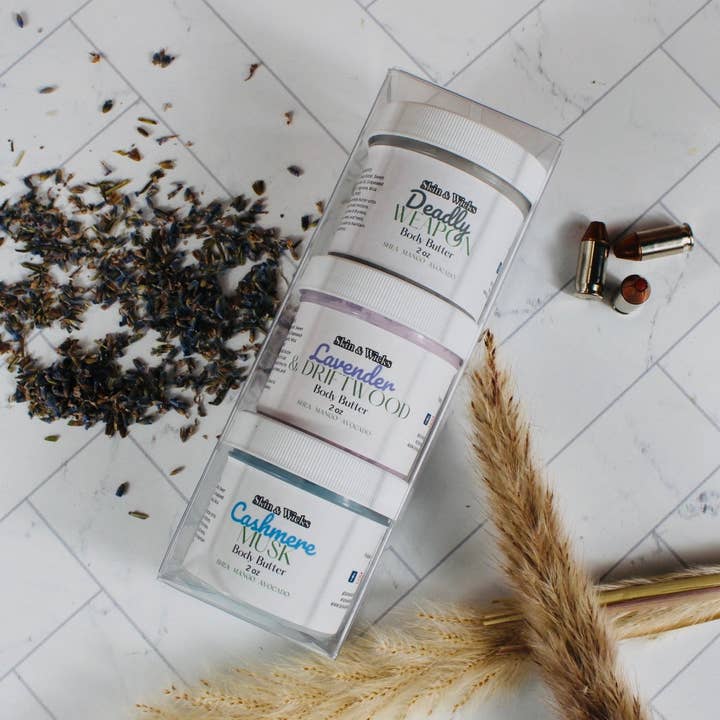 Body Butter Provsats: Deadly Weapon, Cashmere Musk & Lavendel & Drivved för wholesale av Skin & Wicks