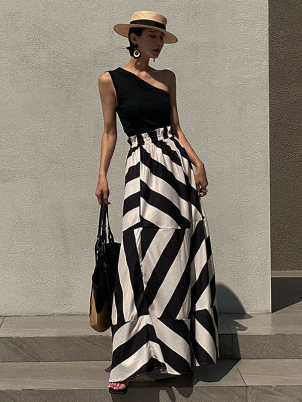 Sheer Trend – wholesale Set med topp och kjol - Dam – Set med randigt omlottlinne med enfärgad axel och kjol5