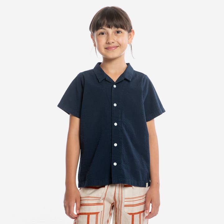 Chemise à manches courtes bleu marine pour la vente par Matona