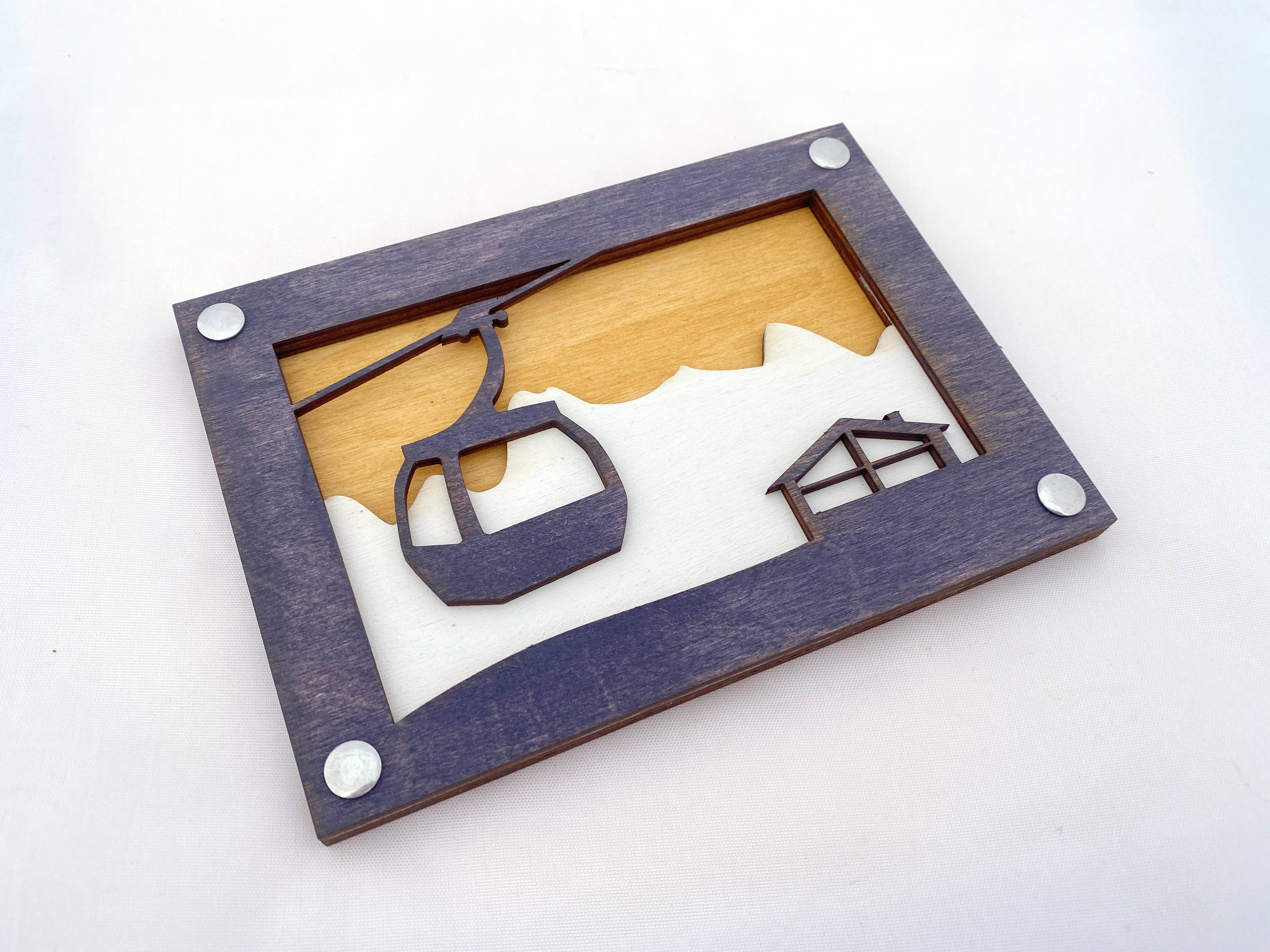 Simple and Sylvan – Arte de parede dimensional/3D por atacado – Arte de Parede de Gondola, Arte de Parede Vida de Esqui, Chalé de Esqui 5” x 7” madeira2