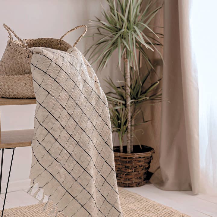 Moa - Wholesale Throw blanket - Cream Checkered Farmhouse Throw Blanket & Bedspread1