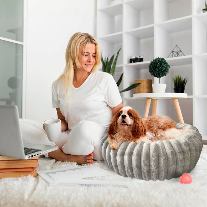 Precious Tails - Wholesale Pet Bed - Cat/Dog - ELLE Décor Round Wide Wale Pet Cuddler Bed for dogs & cats
10