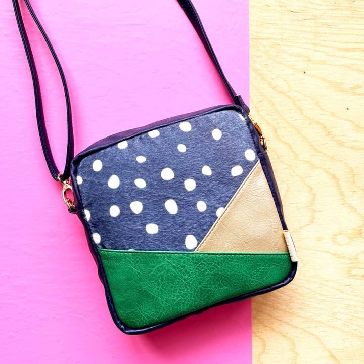 Mini sac carré à imprimé animalier tacheté pour la vente par House of Disaster