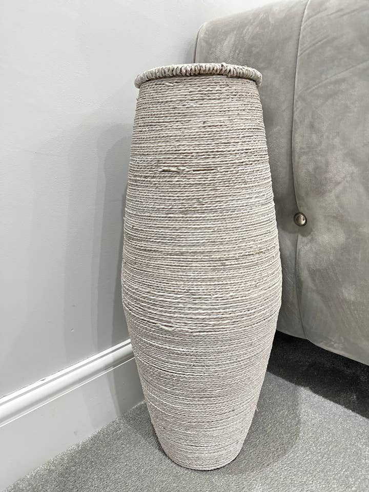 Vaso in bambù e giunco marino fatto a mano, alto 60 cm, bianco lavato con colorazioni naturali. per la vendita all'ingrosso da parte di Marissa's Gifts