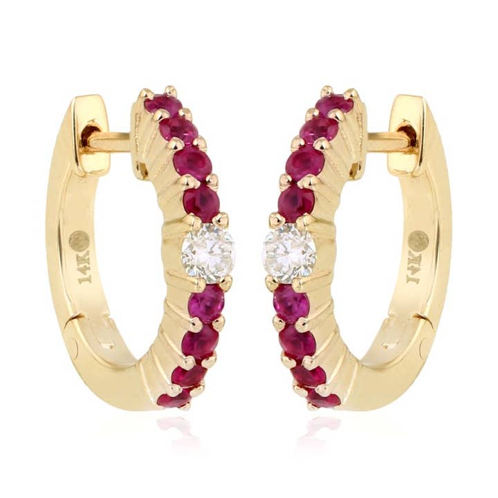Orecchini Diamon Ruby Huggies 13mm per la vendita all'ingrosso da parte di Jewels of Mewar