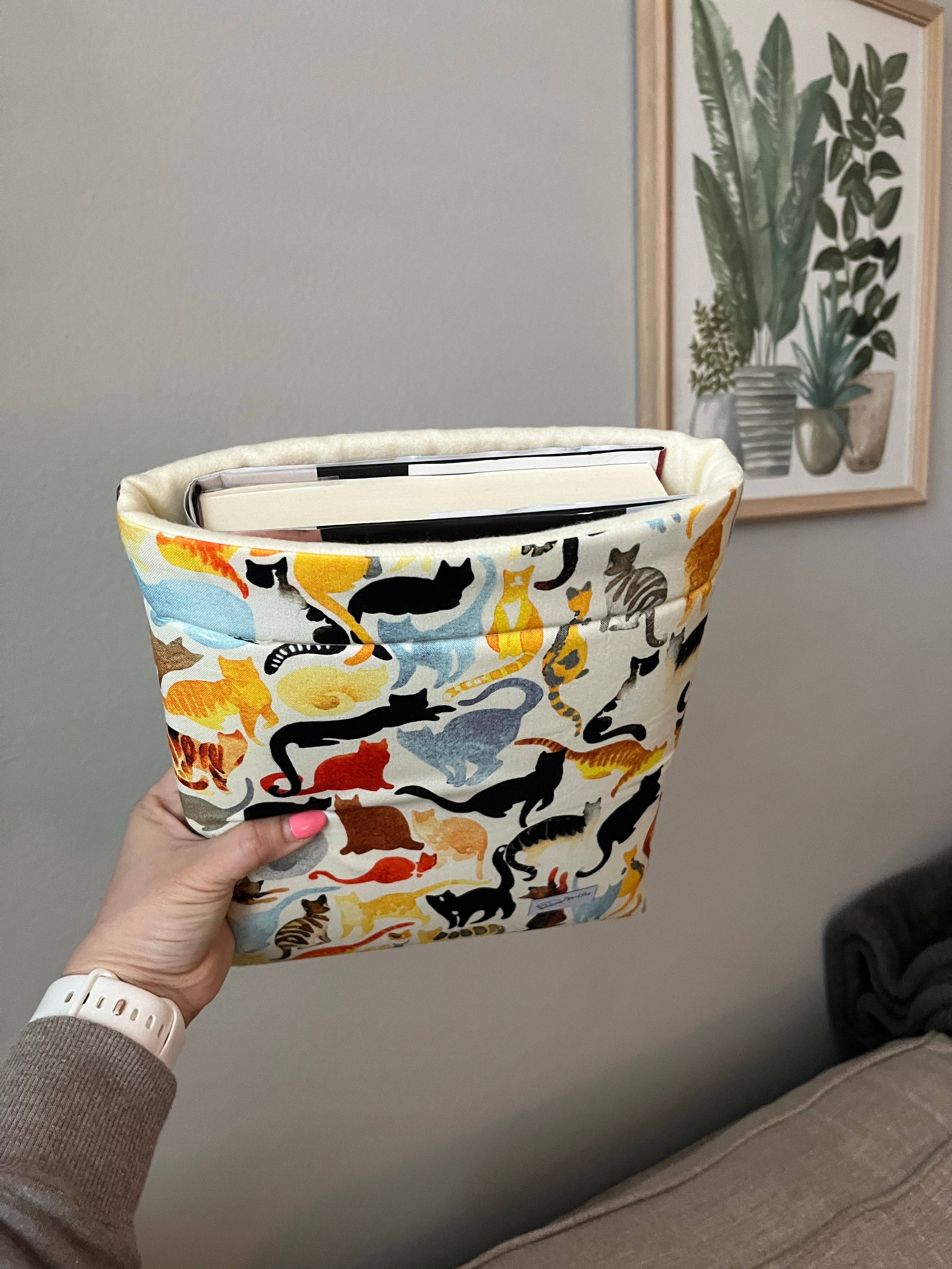 Pages and Paws – Capa de livro por atacado – Capa de livro para gatos em aquarela colorida2