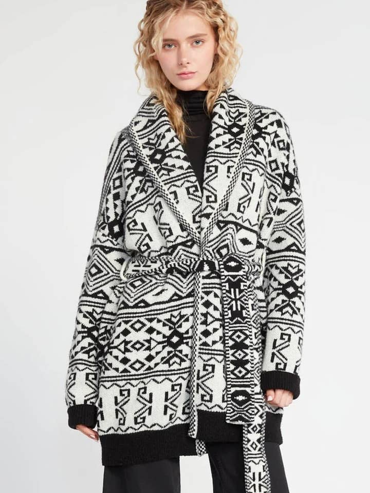 Cardigan ceinturé en tricot épais aztèque taille unique pour la vente par Always Swanky
