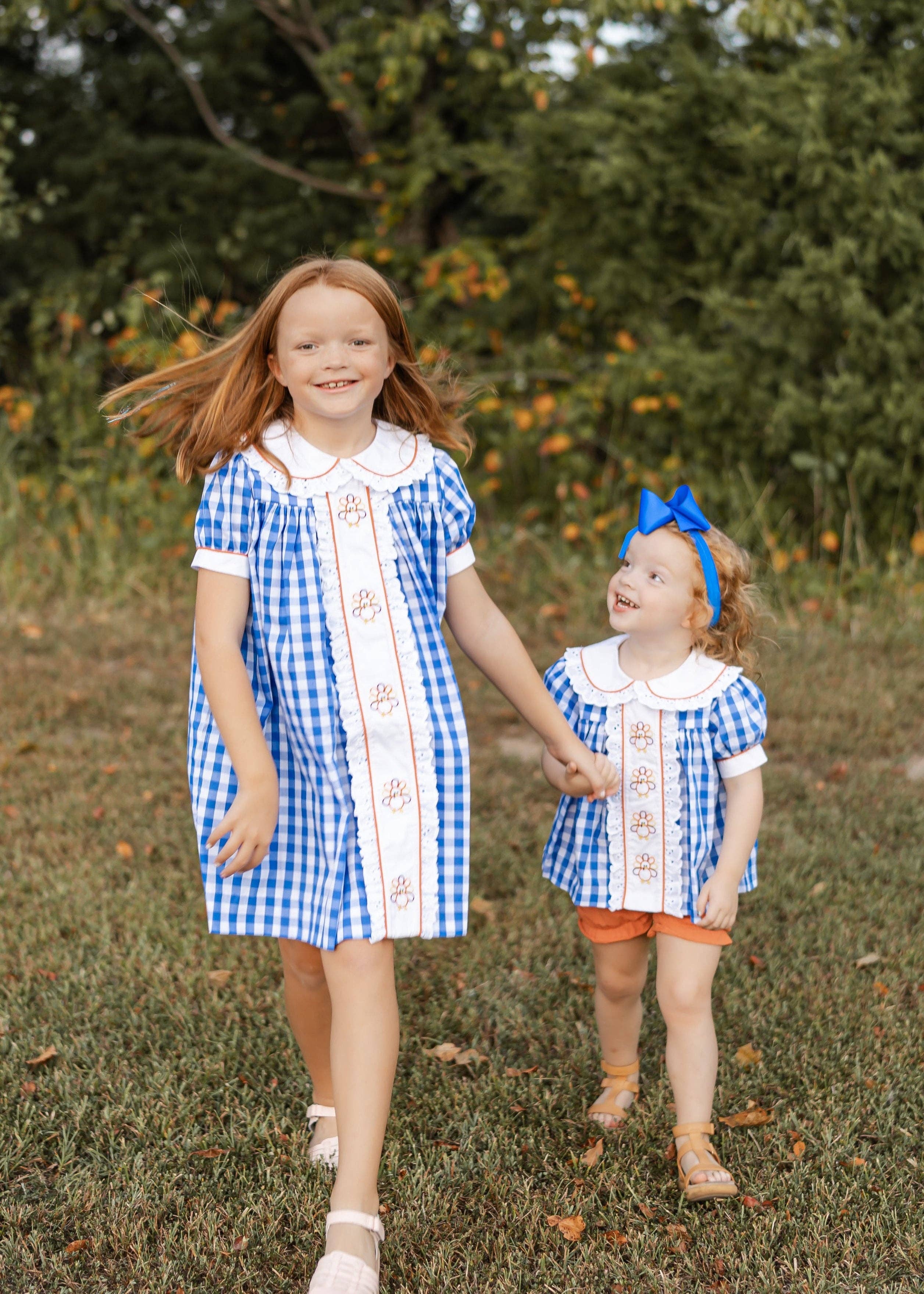 Posh Pickle – Großhandel Kleid – Kinder – Thankful Gingham-A-Linien-Kleid mit Truthahnstickerei, marineblau6