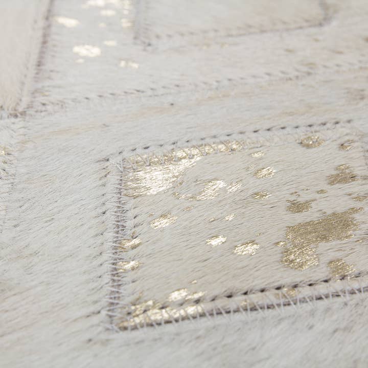 Tapis en cuir Spark 110 ivoire/doré pour la vente par Vivorum