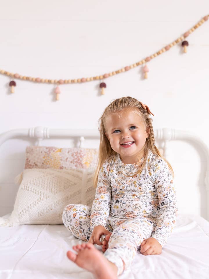 Little Joy Co. – Großhandel Schlafanzug-Set – Kinder – Pastellblüten 2-teiliges Modal-Pyjama-Set2