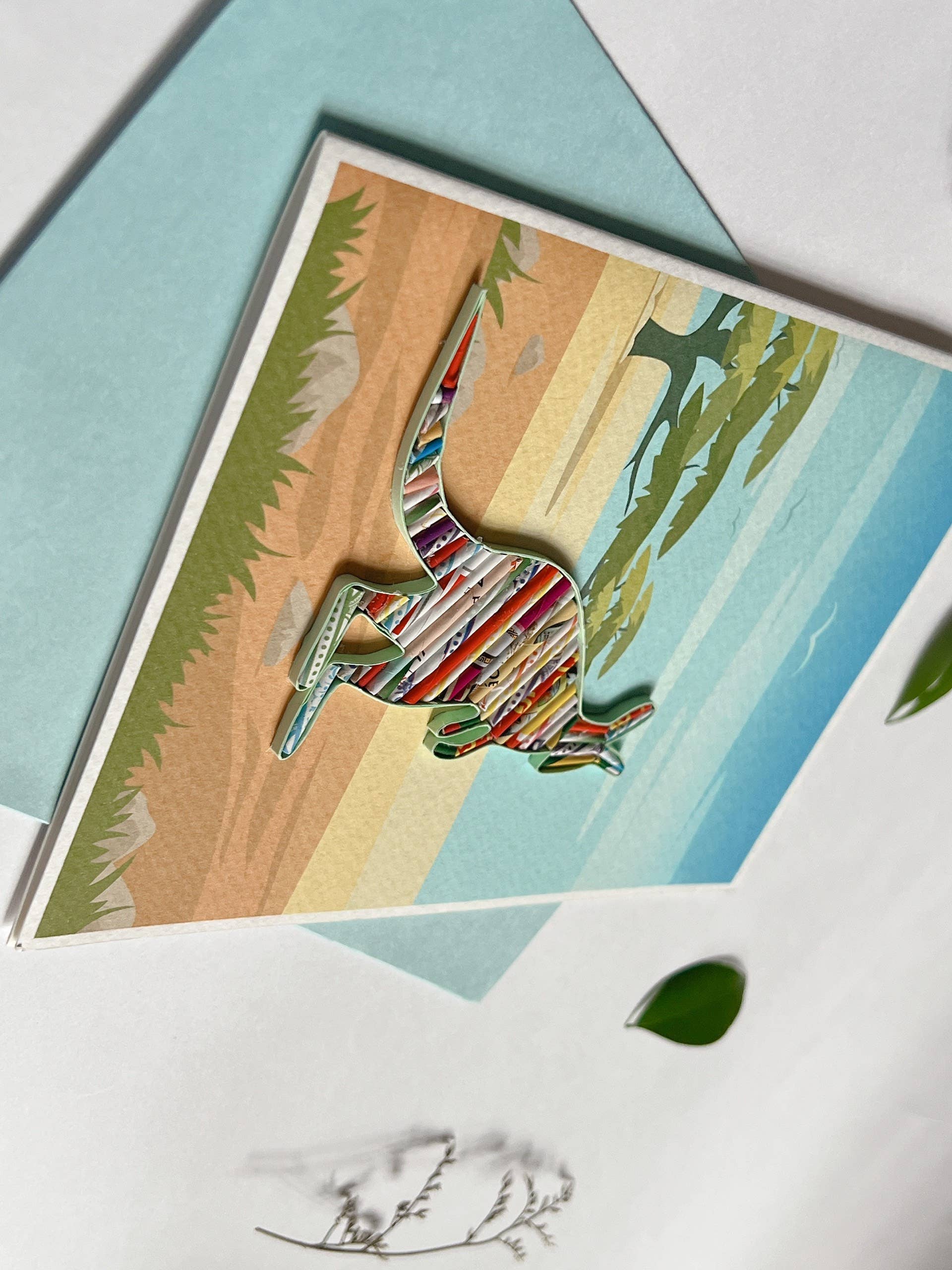 Loving Nature - Vendita all'ingrosso Biglietti di auguri generici - Biglietto di carta arrotolato a forma di canguro realizzato a mano da una rivista riciclata5