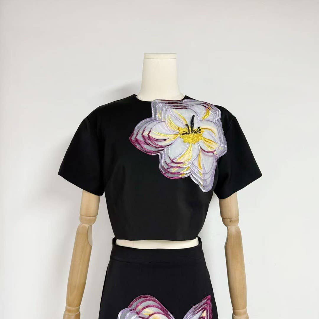 Productseeker - Vendita all'ingrosso Completo top e gonna - Donna - Completo Estivo Elegante 3D con Fiori a Maniche Corte e Gonna 21Y15