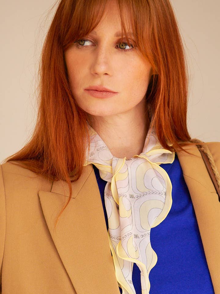 Silketørklæde med rombemønster "Farandole jaune" for engroshandel hos Virginie Riou