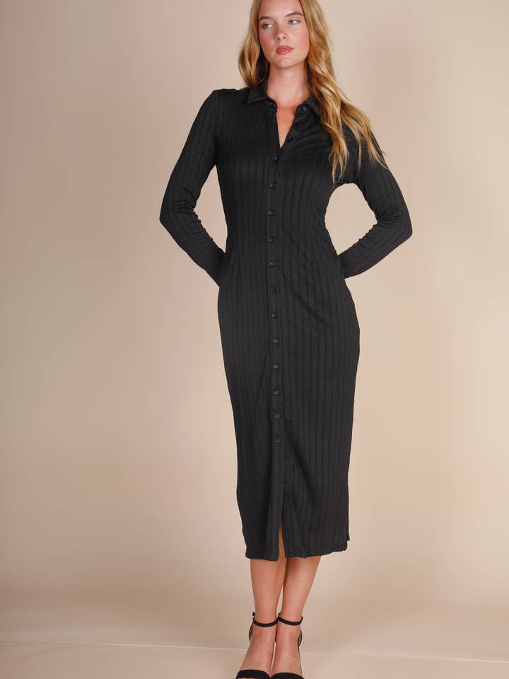 GEBREIDE JURK MET KNOOPSLUITING EN LANGE MOUWEN MIDI-LENGTE voor wholesale door Hers & Mine