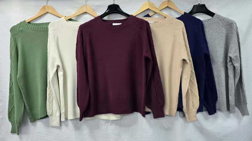 Kurt Muller – wholesale Knitted jumper – Women′s – Diamond Cable Sleeve Crew Neck Knit0